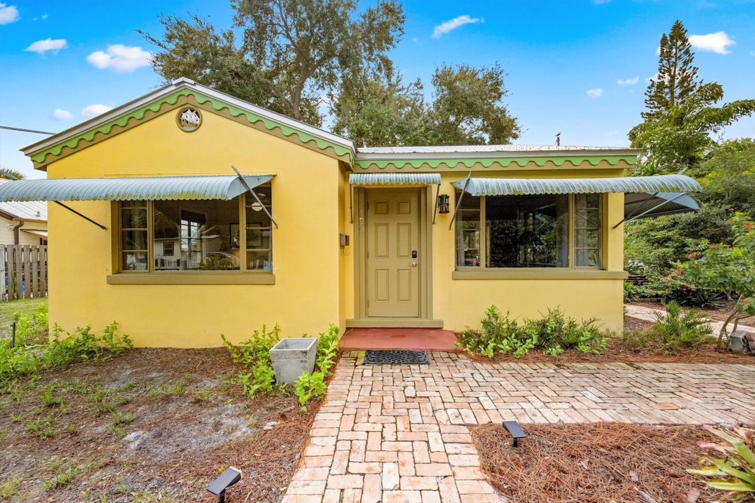 For Rent: $3,050 (2 beds, 1 baths, 756 Square Feet)