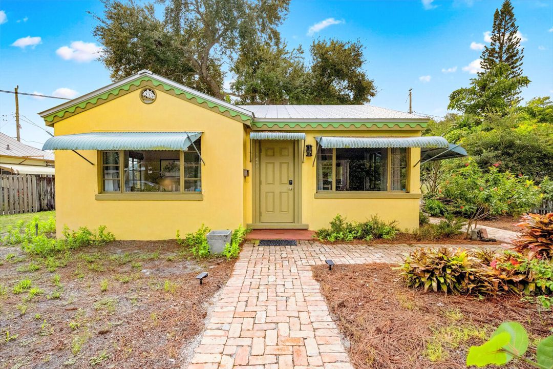 For Rent: $3,050 (2 beds, 1 baths, 756 Square Feet)