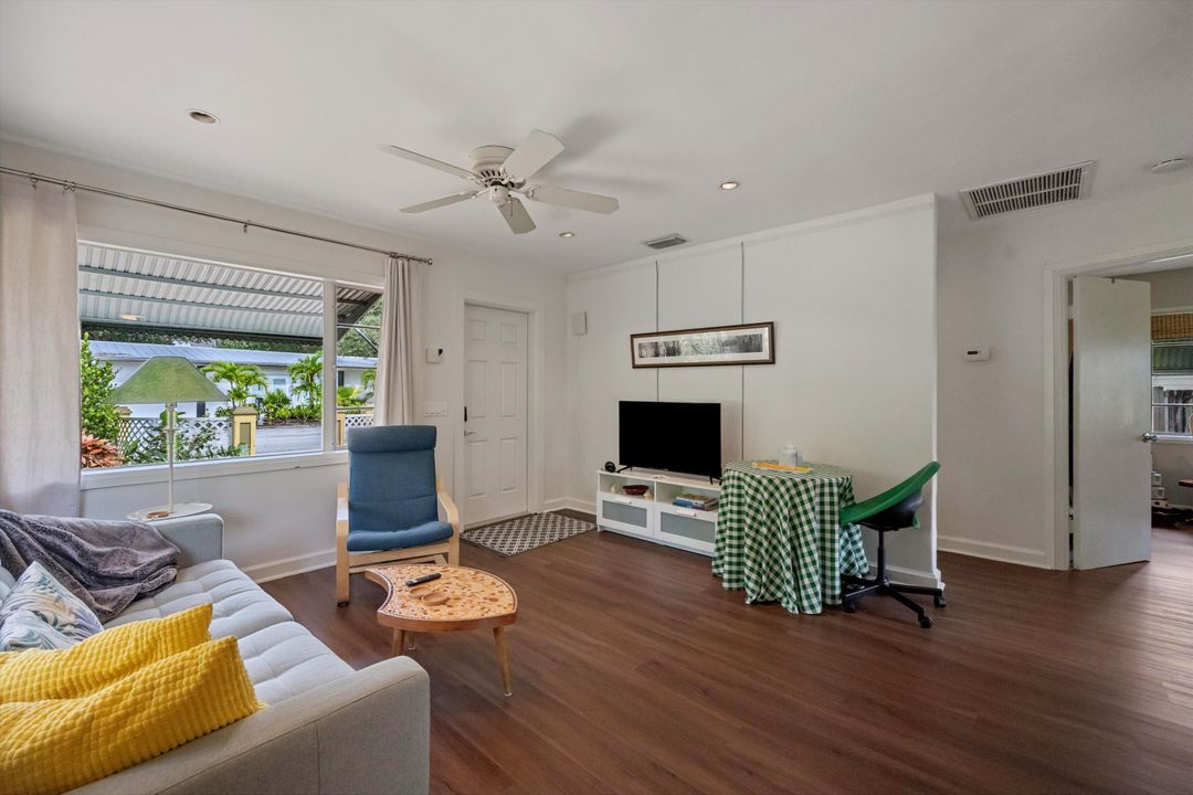 For Rent: $3,050 (2 beds, 1 baths, 756 Square Feet)