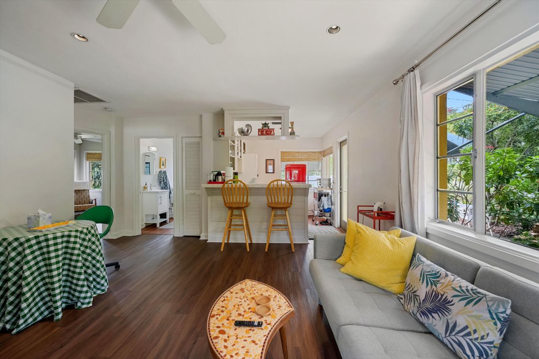 For Rent: $3,050 (2 beds, 1 baths, 756 Square Feet)