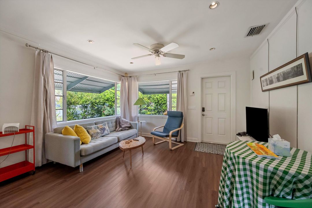 For Rent: $3,050 (2 beds, 1 baths, 756 Square Feet)