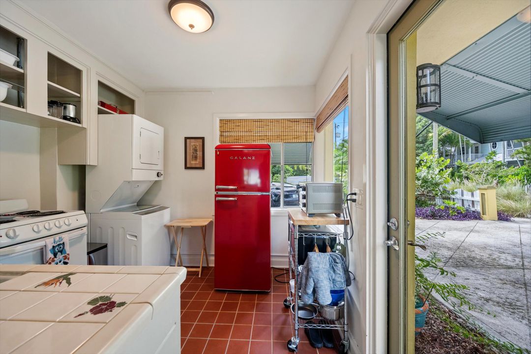 For Rent: $3,050 (2 beds, 1 baths, 756 Square Feet)