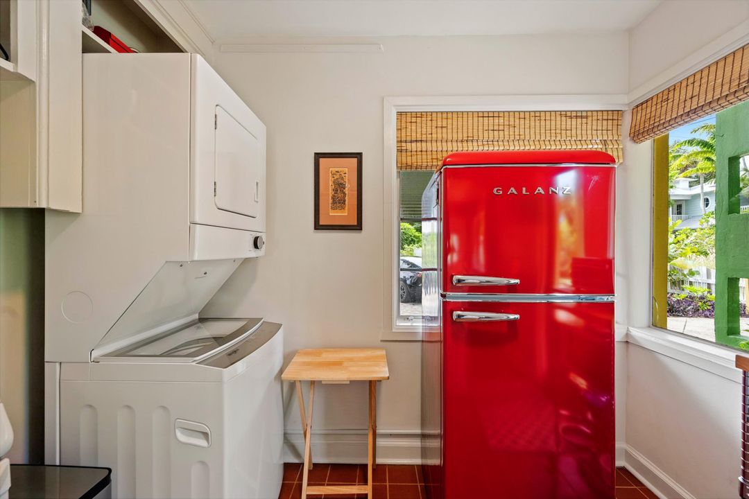 For Rent: $3,050 (2 beds, 1 baths, 756 Square Feet)