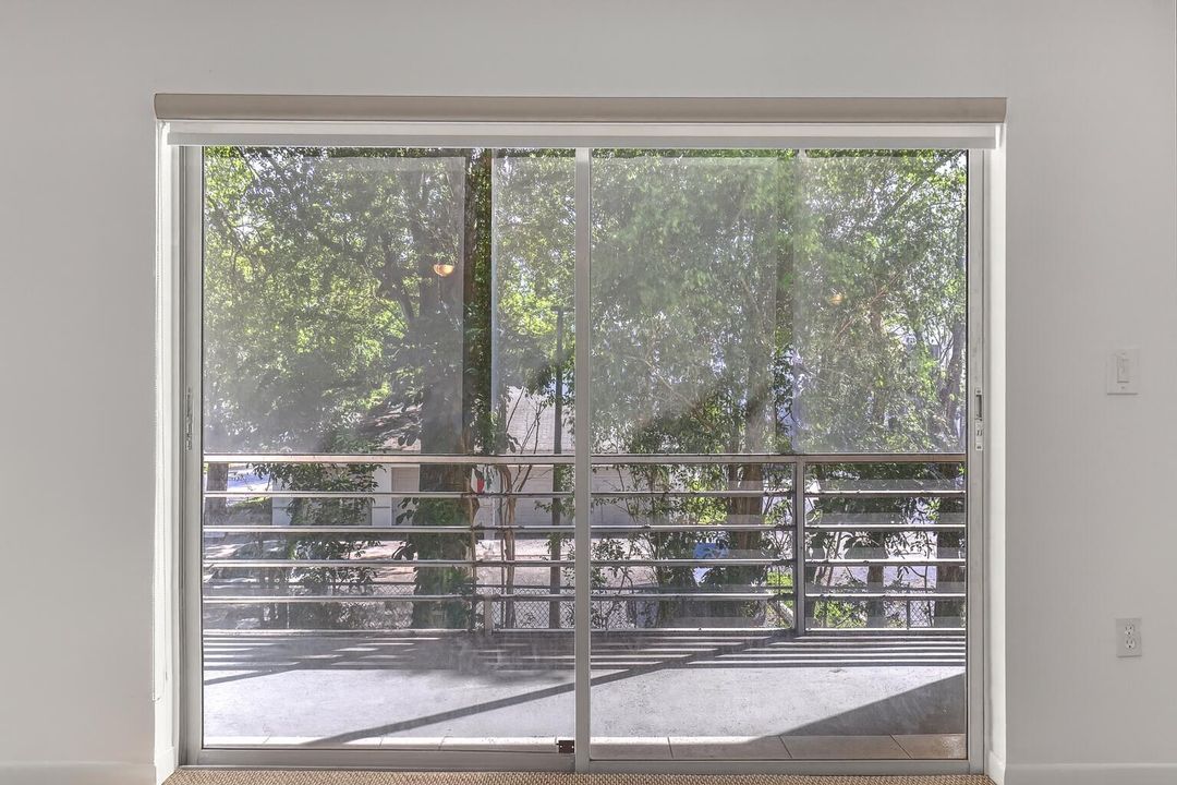 For Sale: $69,999 (1 beds, 1 baths, 680 Square Feet)