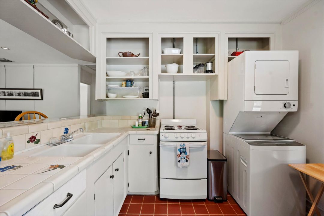 For Rent: $3,050 (2 beds, 1 baths, 756 Square Feet)