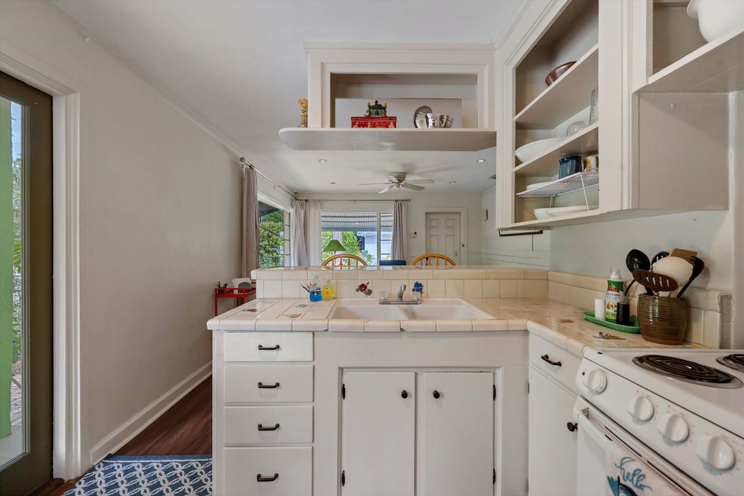 For Rent: $3,050 (2 beds, 1 baths, 756 Square Feet)