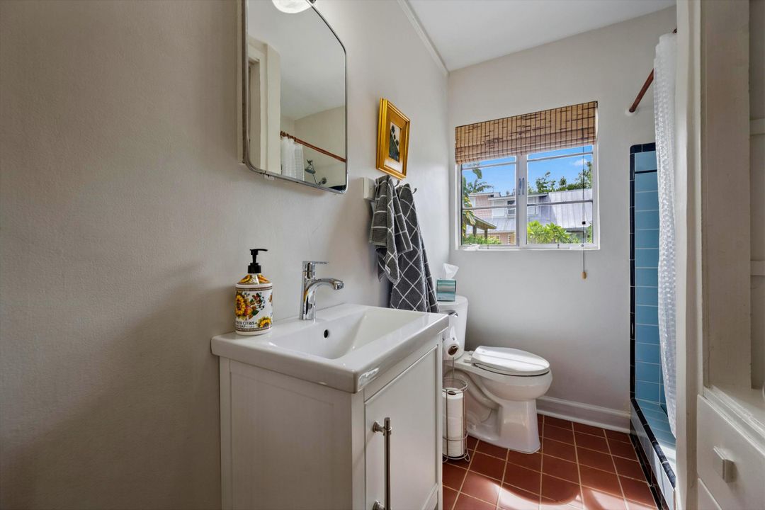 For Rent: $3,050 (2 beds, 1 baths, 756 Square Feet)