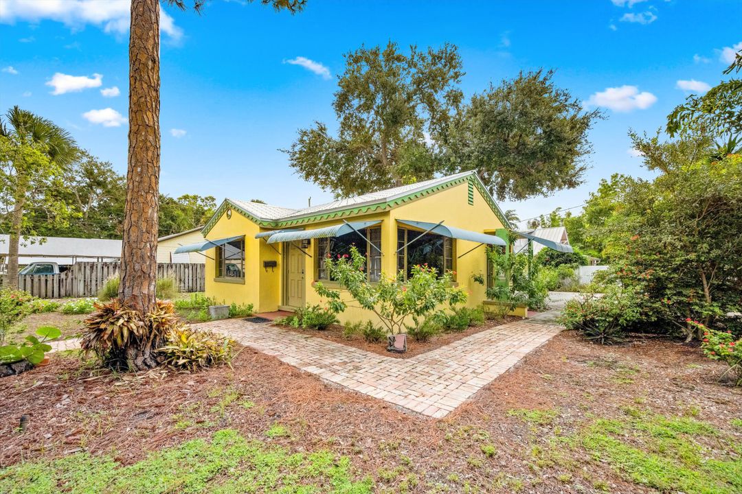 For Rent: $3,050 (2 beds, 1 baths, 756 Square Feet)