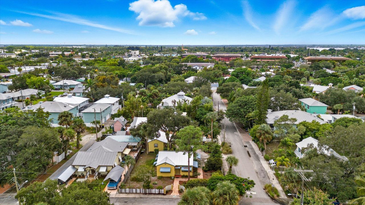 For Rent: $3,050 (2 beds, 1 baths, 756 Square Feet)