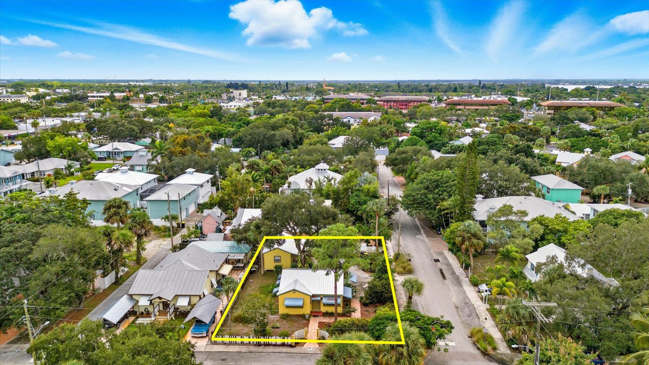 For Rent: $3,050 (2 beds, 1 baths, 756 Square Feet)