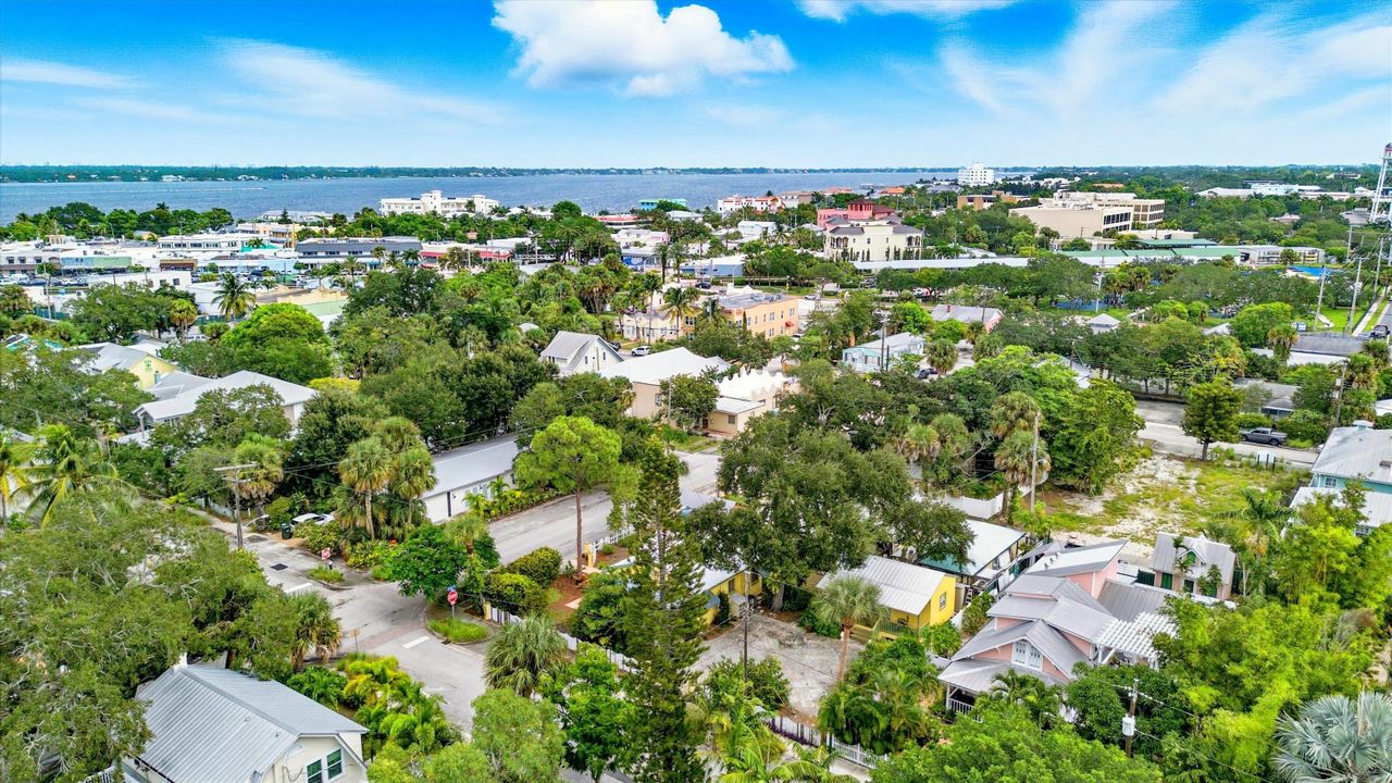 For Rent: $3,050 (2 beds, 1 baths, 756 Square Feet)