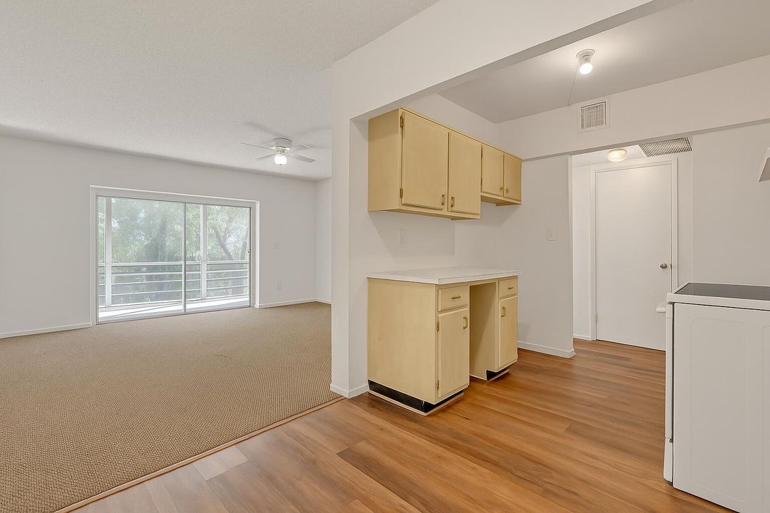 For Sale: $69,999 (1 beds, 1 baths, 680 Square Feet)