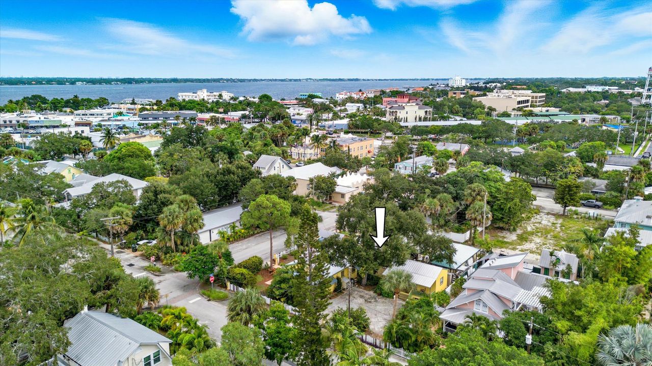 For Rent: $3,050 (2 beds, 1 baths, 756 Square Feet)