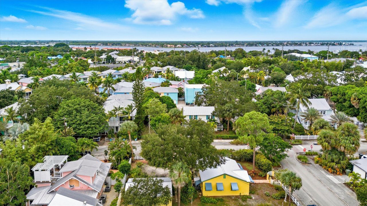 For Rent: $3,050 (2 beds, 1 baths, 756 Square Feet)