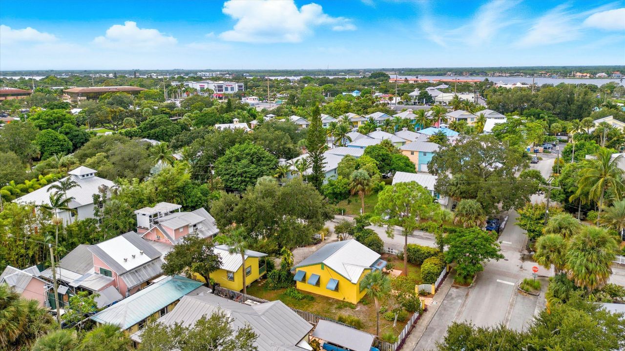 For Rent: $3,050 (2 beds, 1 baths, 756 Square Feet)