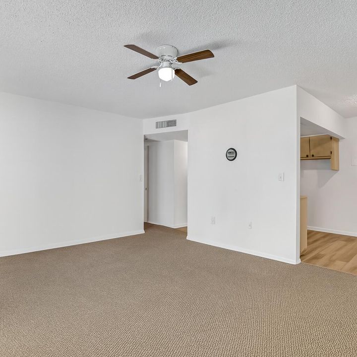 For Sale: $69,999 (1 beds, 1 baths, 680 Square Feet)