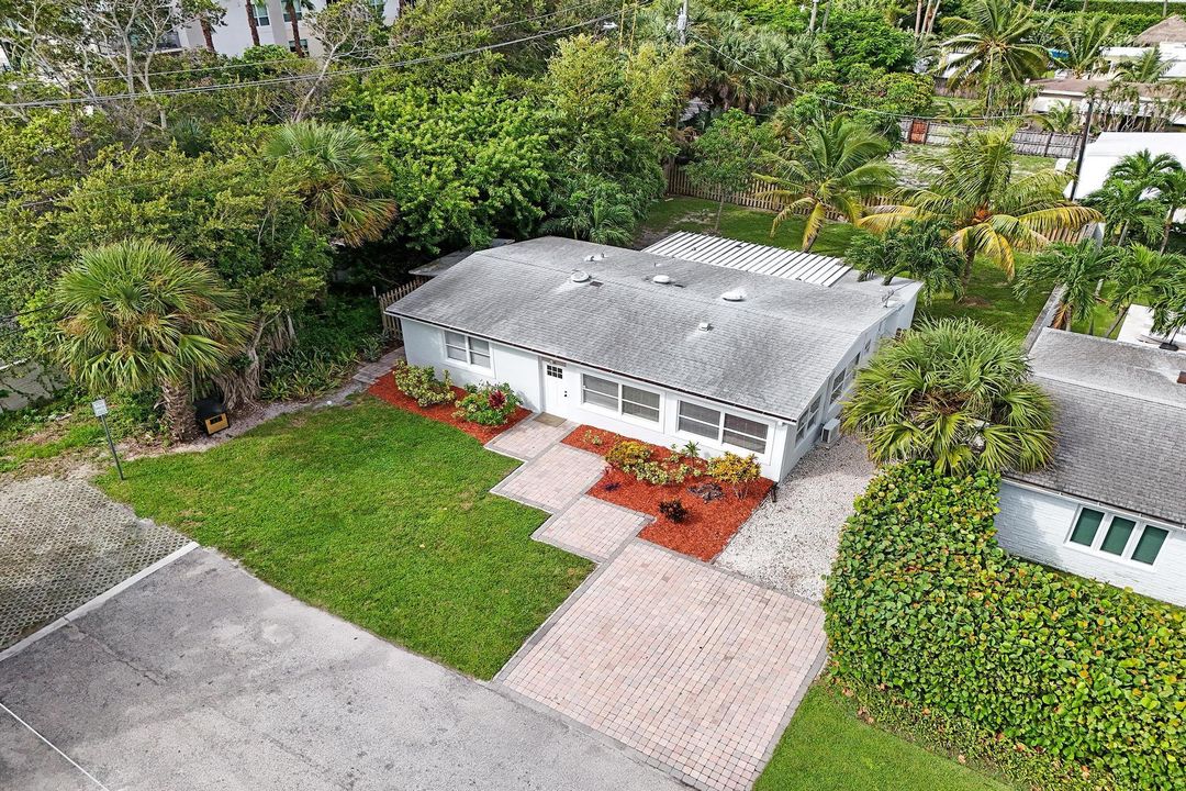 На продажу: $479,900 (3 спален, 2 ванн, 1232 Квадратных фут)