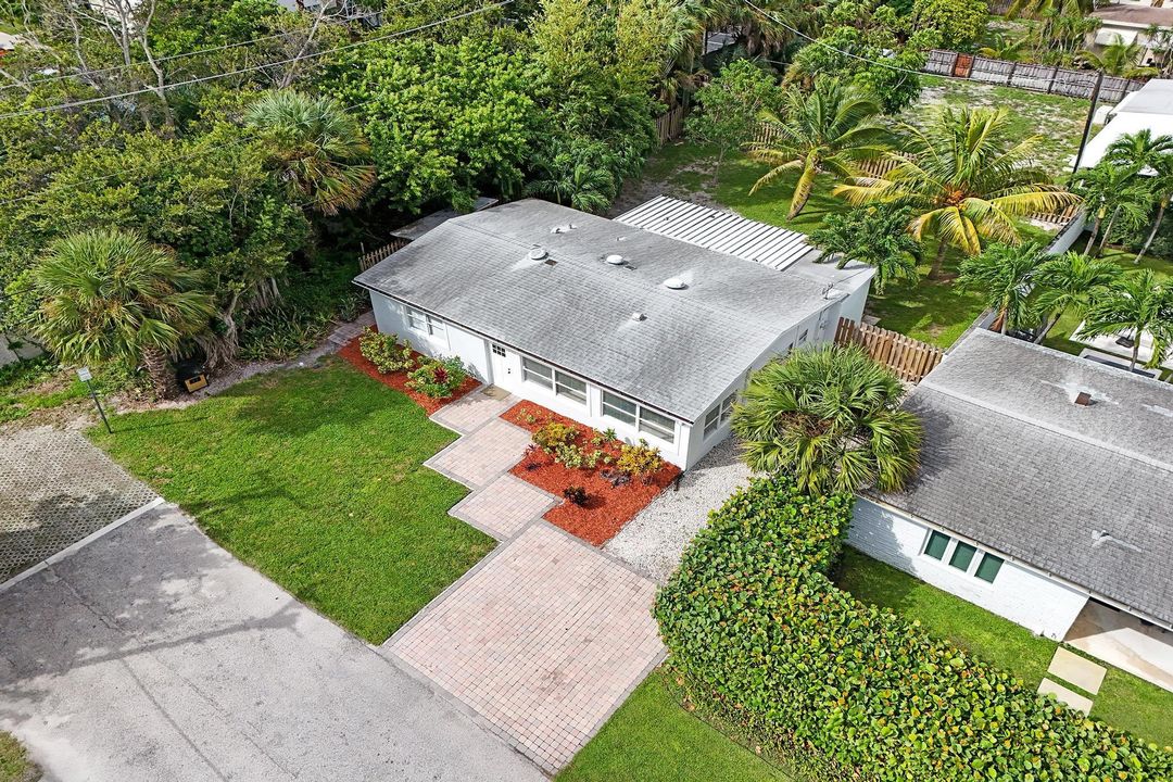 На продажу: $479,900 (3 спален, 2 ванн, 1232 Квадратных фут)