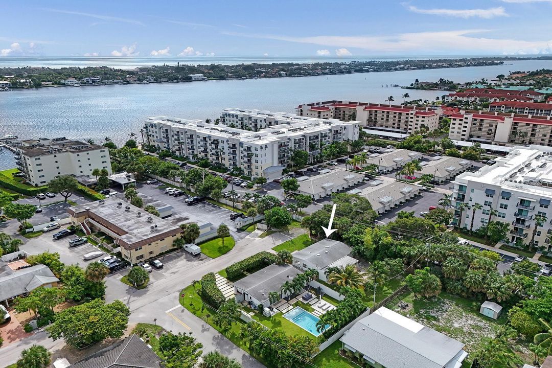 На продажу: $479,900 (3 спален, 2 ванн, 1232 Квадратных фут)