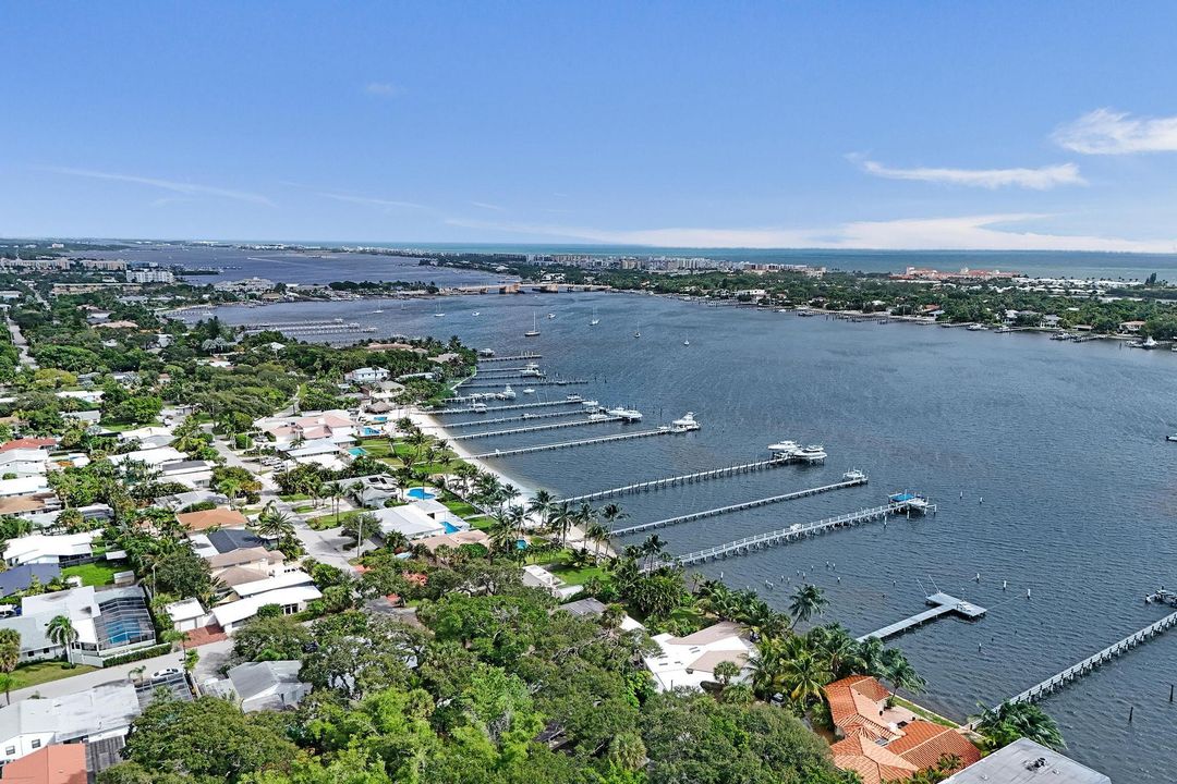 На продажу: $479,900 (3 спален, 2 ванн, 1232 Квадратных фут)