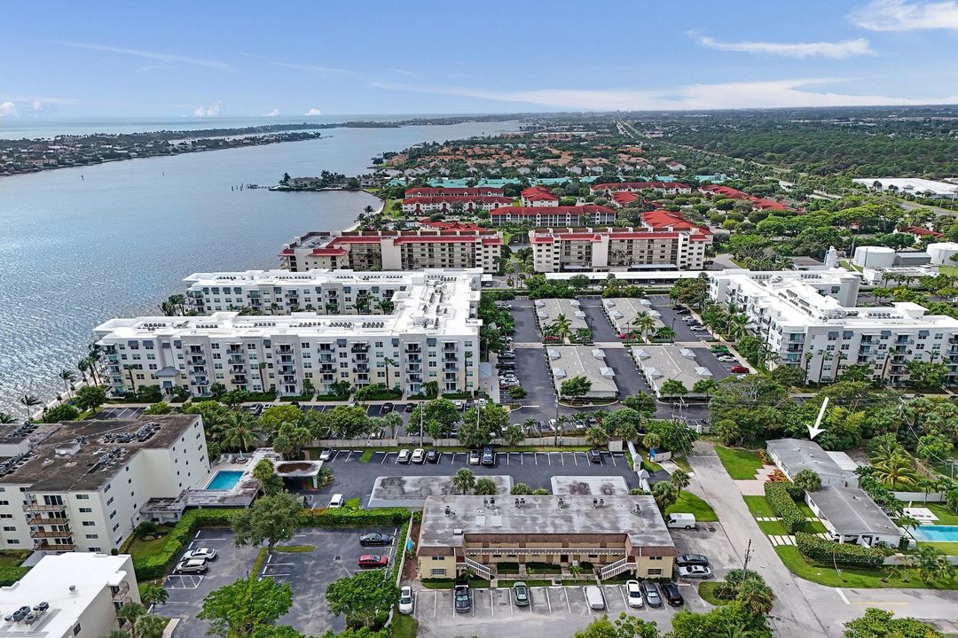 На продажу: $479,900 (3 спален, 2 ванн, 1232 Квадратных фут)