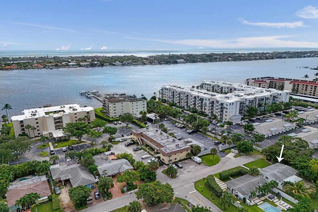 На продажу: $479,900 (3 спален, 2 ванн, 1232 Квадратных фут)