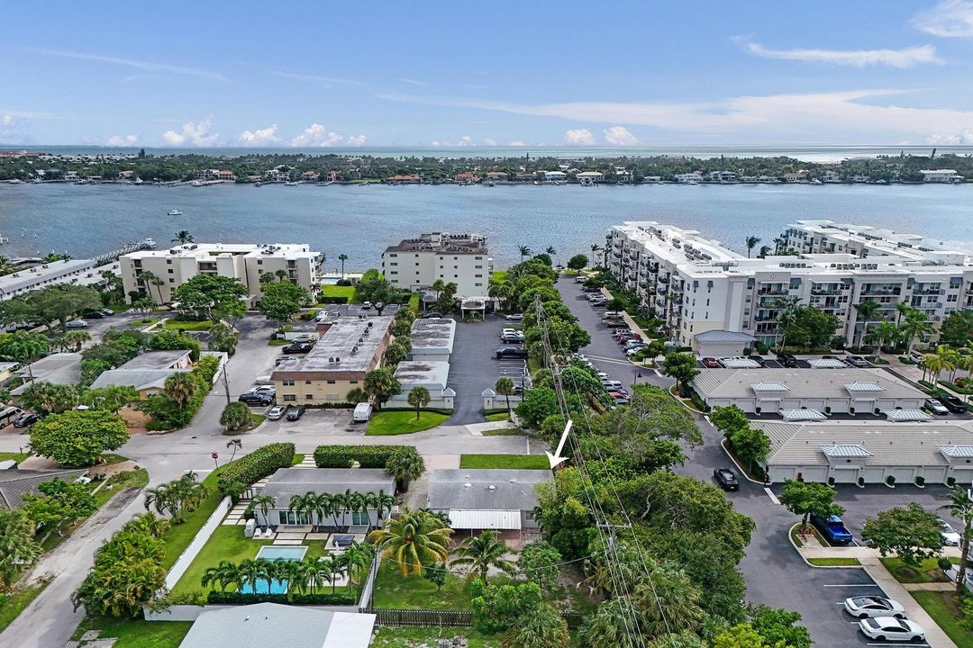 На продажу: $479,900 (3 спален, 2 ванн, 1232 Квадратных фут)