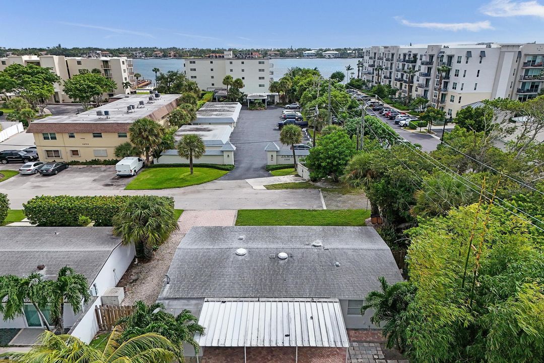 На продажу: $479,900 (3 спален, 2 ванн, 1232 Квадратных фут)