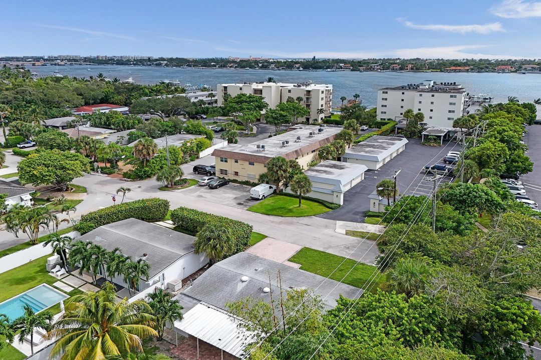 На продажу: $479,900 (3 спален, 2 ванн, 1232 Квадратных фут)