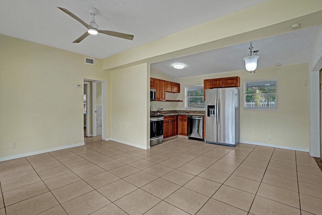 На продажу: $479,900 (3 спален, 2 ванн, 1232 Квадратных фут)