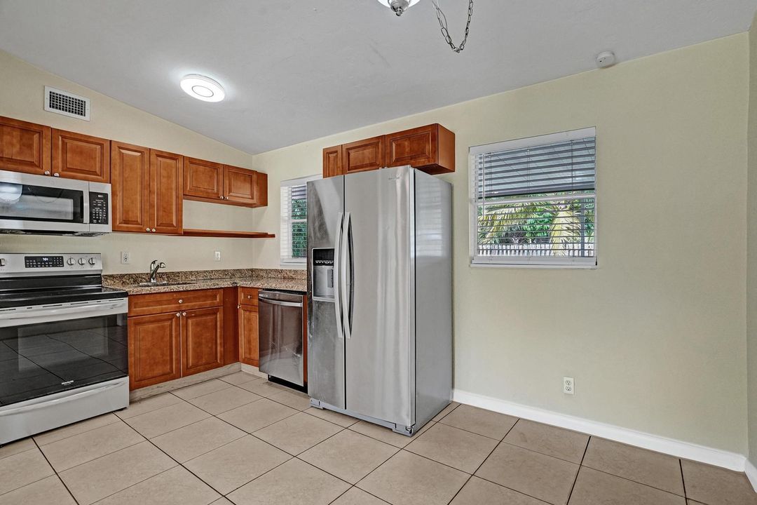 На продажу: $479,900 (3 спален, 2 ванн, 1232 Квадратных фут)