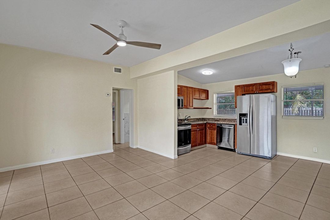 На продажу: $479,900 (3 спален, 2 ванн, 1232 Квадратных фут)