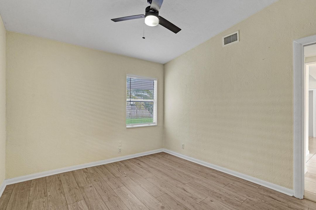 На продажу: $479,900 (3 спален, 2 ванн, 1232 Квадратных фут)