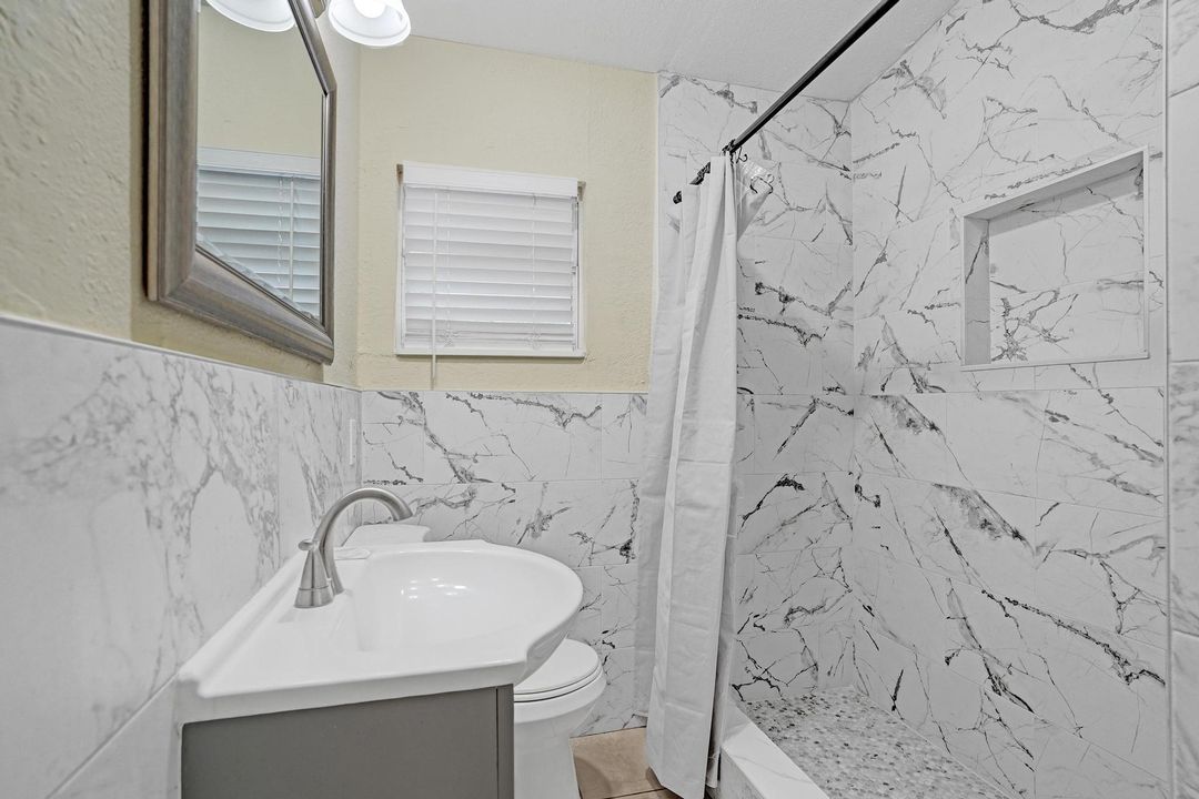 На продажу: $479,900 (3 спален, 2 ванн, 1232 Квадратных фут)