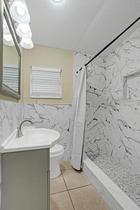 На продажу: $479,900 (3 спален, 2 ванн, 1232 Квадратных фут)