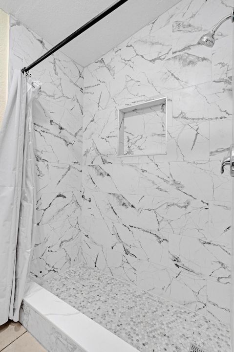 На продажу: $479,900 (3 спален, 2 ванн, 1232 Квадратных фут)