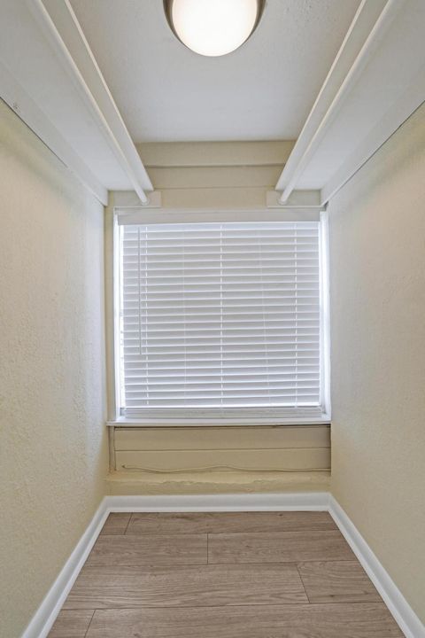 На продажу: $479,900 (3 спален, 2 ванн, 1232 Квадратных фут)