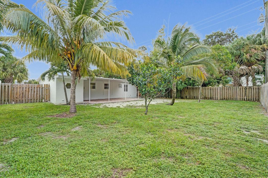 На продажу: $479,900 (3 спален, 2 ванн, 1232 Квадратных фут)