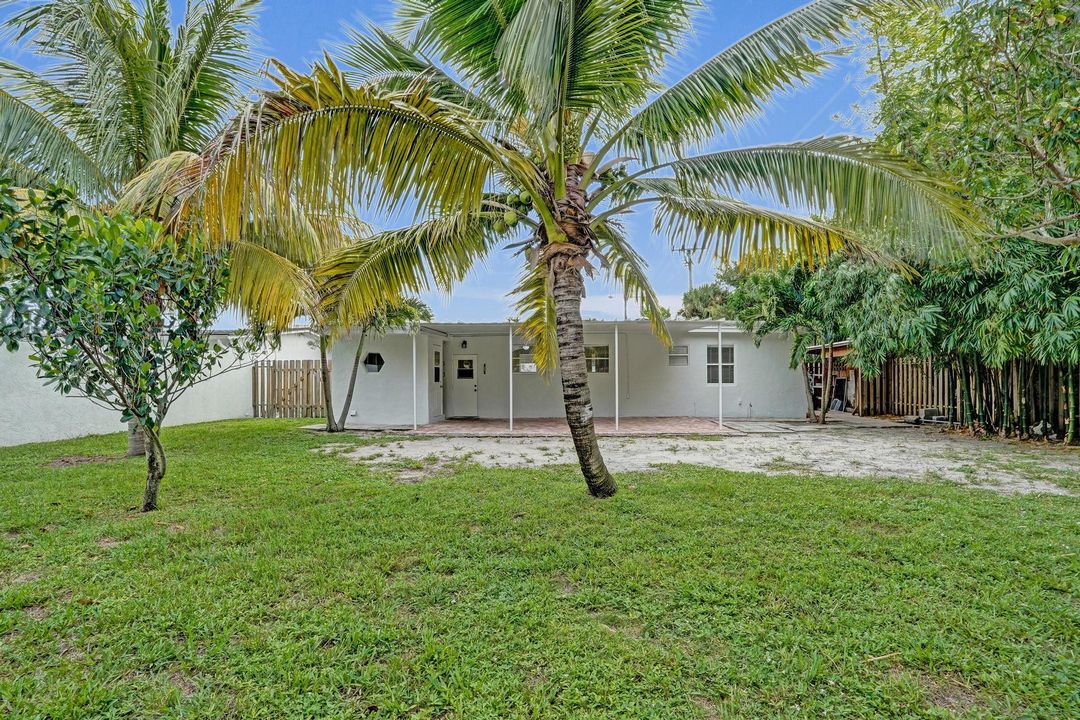 На продажу: $479,900 (3 спален, 2 ванн, 1232 Квадратных фут)