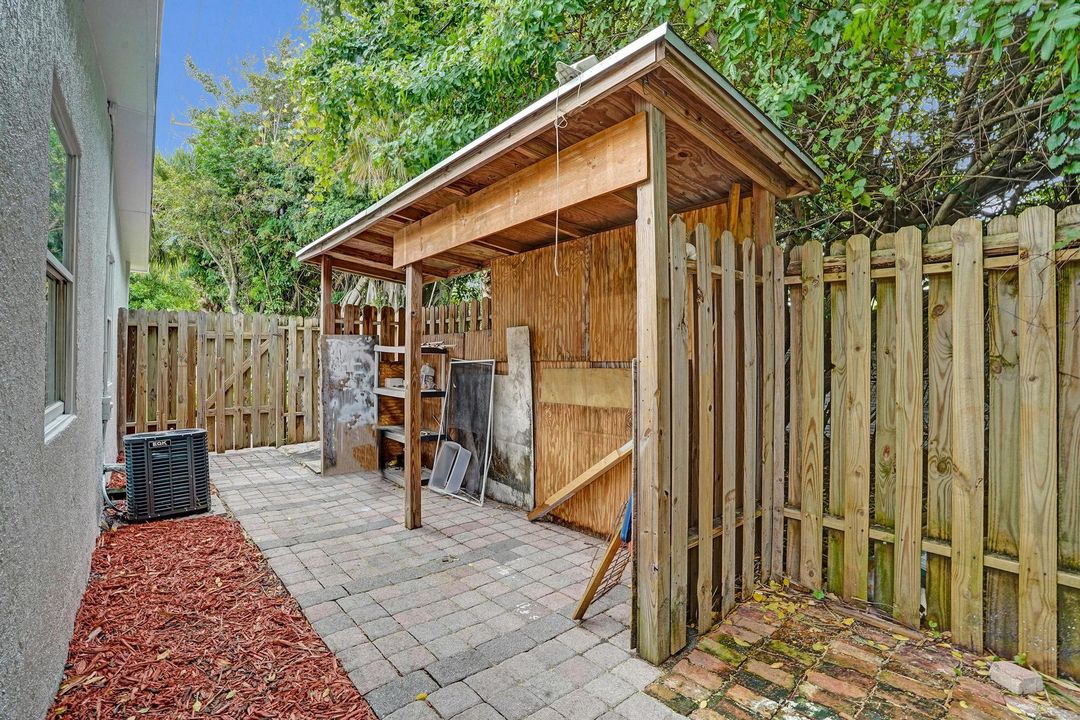 На продажу: $479,900 (3 спален, 2 ванн, 1232 Квадратных фут)