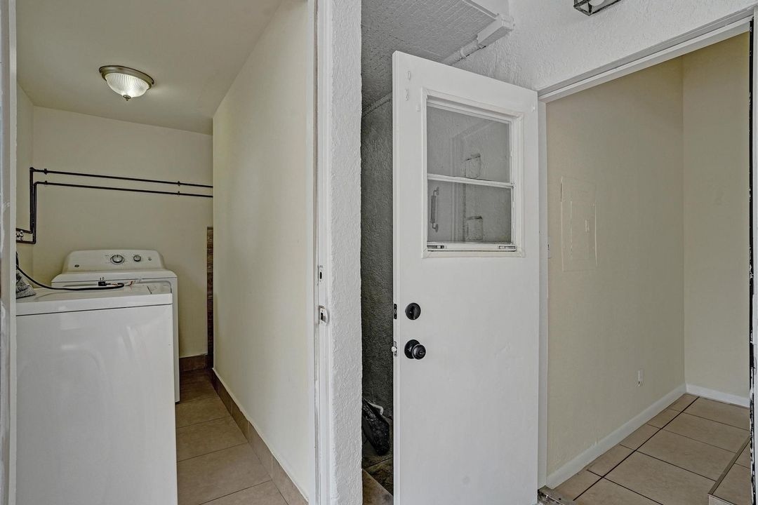 На продажу: $479,900 (3 спален, 2 ванн, 1232 Квадратных фут)