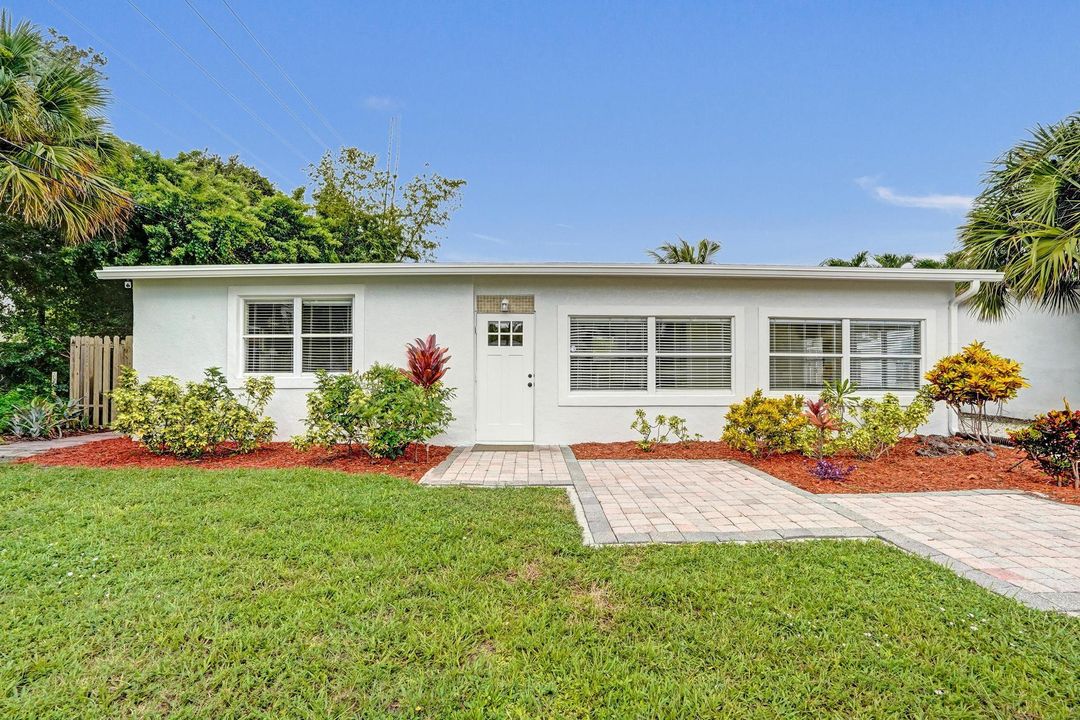 На продажу: $479,900 (3 спален, 2 ванн, 1232 Квадратных фут)