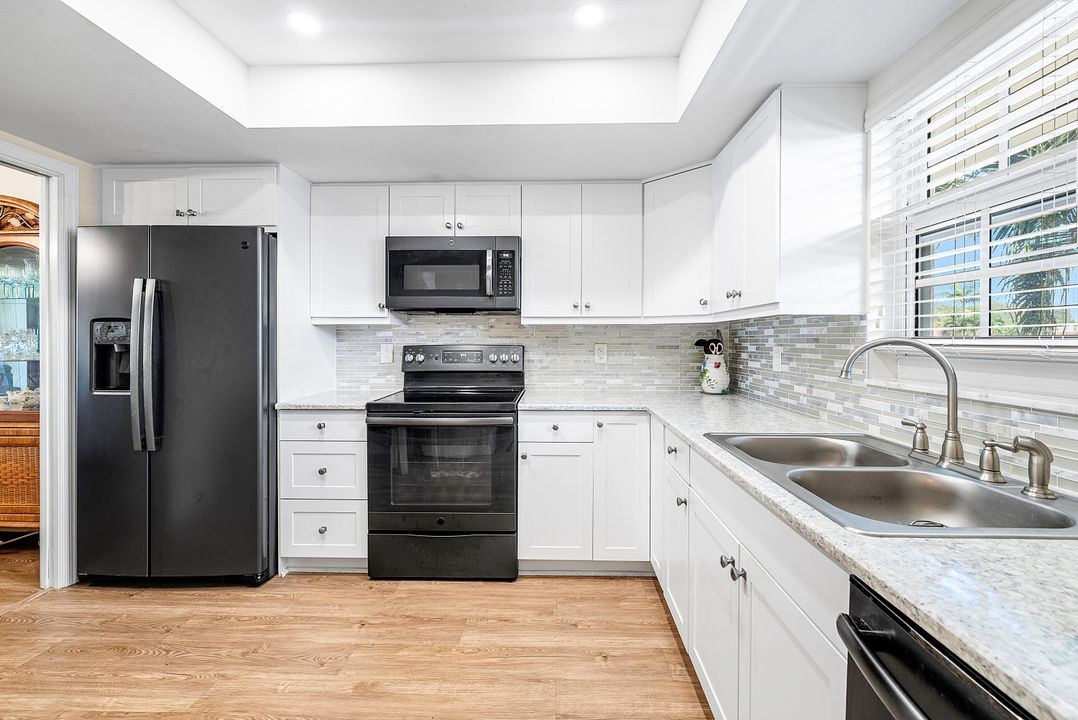 For Sale: $229,000 (2 beds, 2 baths, 1416 Square Feet)