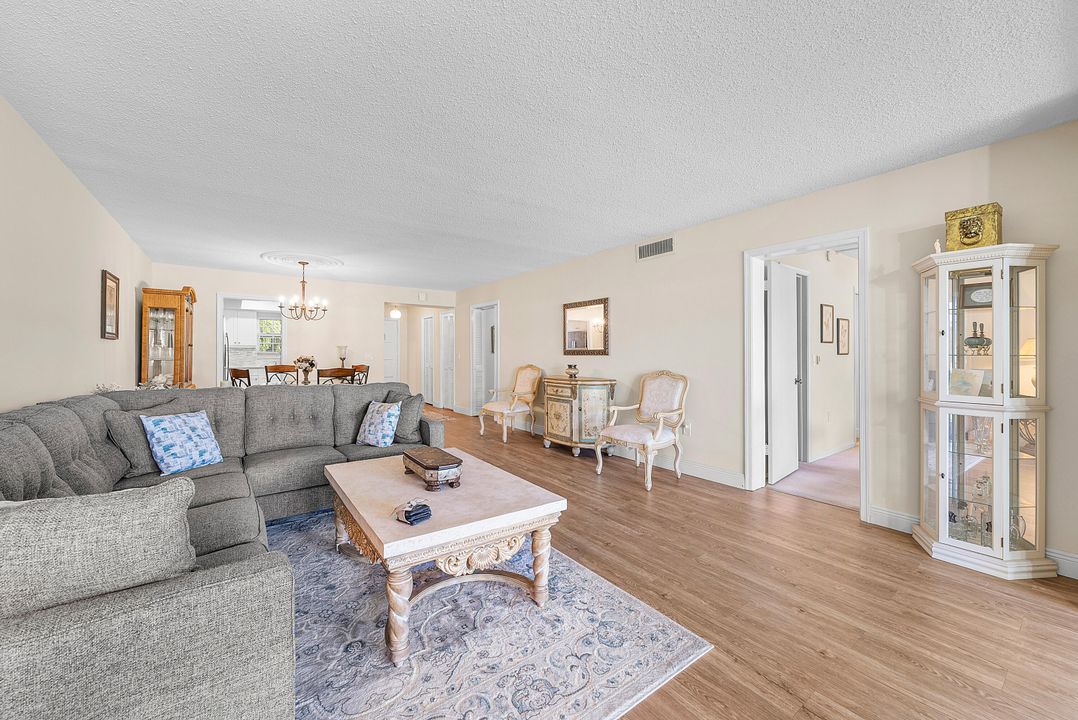 For Sale: $229,000 (2 beds, 2 baths, 1416 Square Feet)