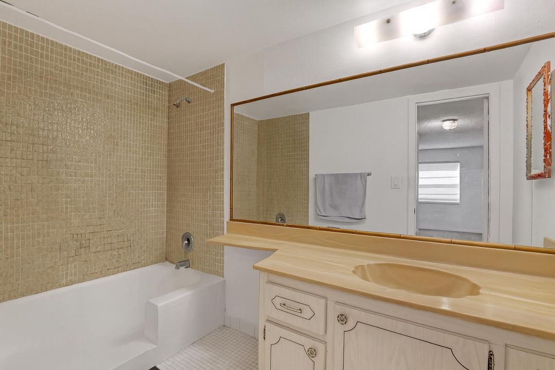 For Sale: $69,999 (1 beds, 1 baths, 680 Square Feet)