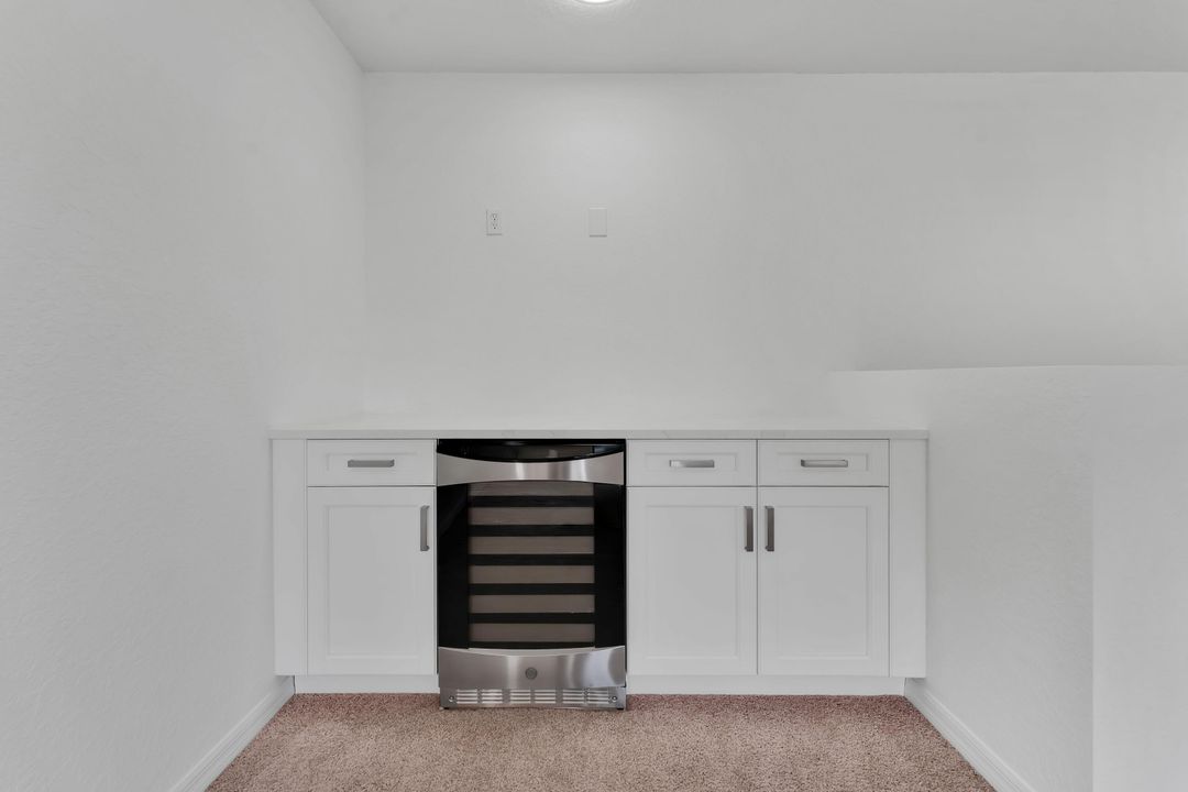 待售: $440,000 (3 贝兹, 2 浴室, 2600 平方英尺)