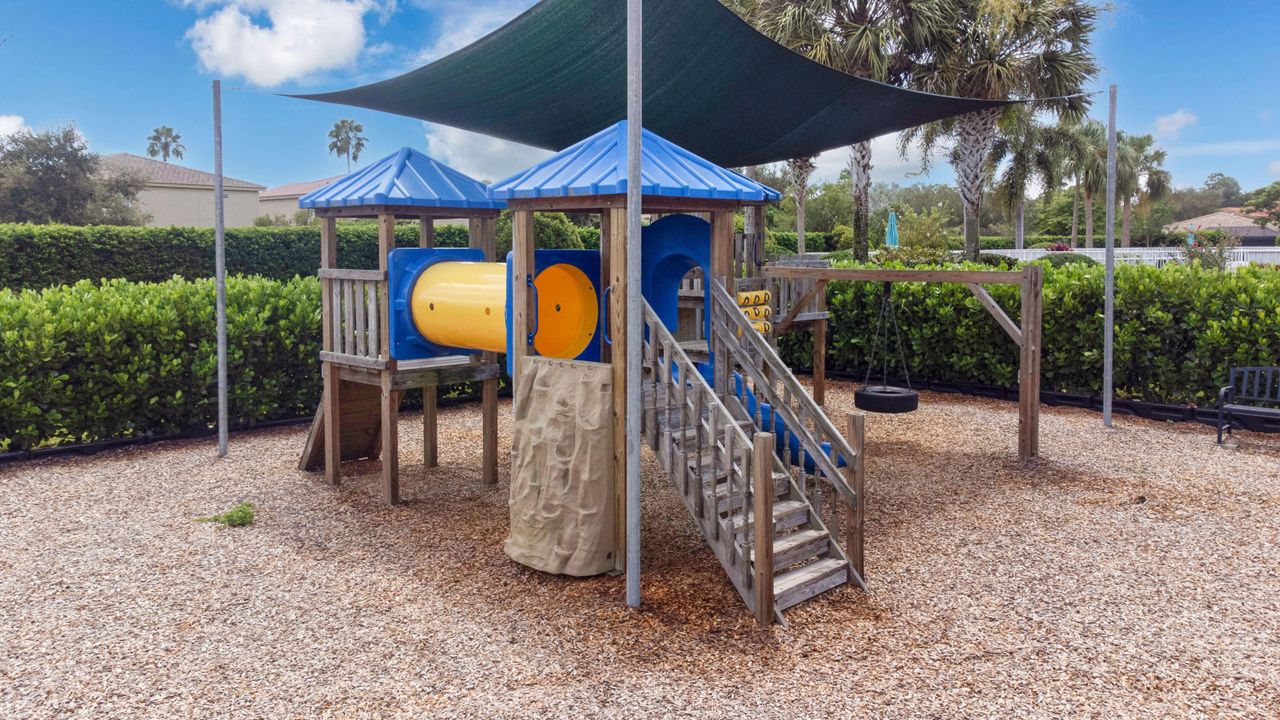 待售: $440,000 (3 贝兹, 2 浴室, 2600 平方英尺)