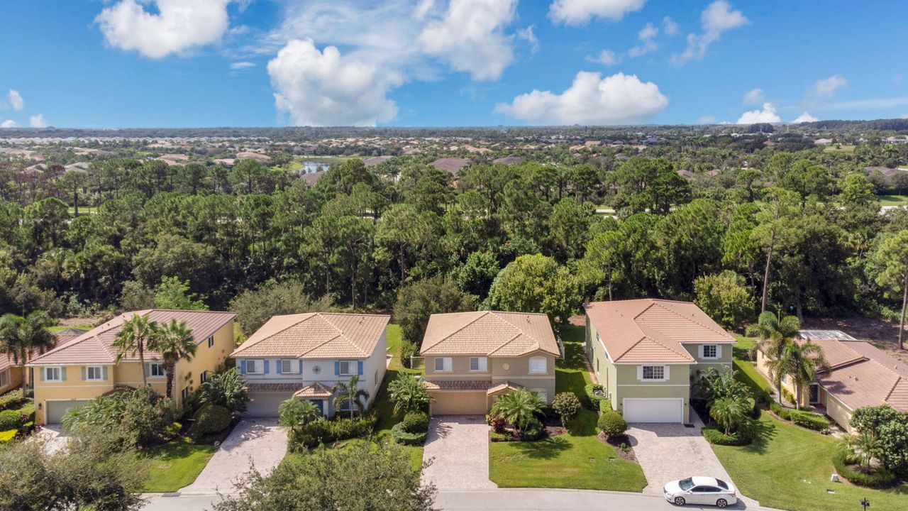 待售: $440,000 (3 贝兹, 2 浴室, 2600 平方英尺)