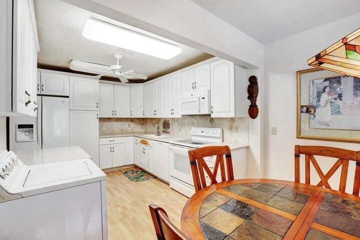 На продажу: $54,900 (2 спален, 2 ванн, 1661 Квадратных фут)