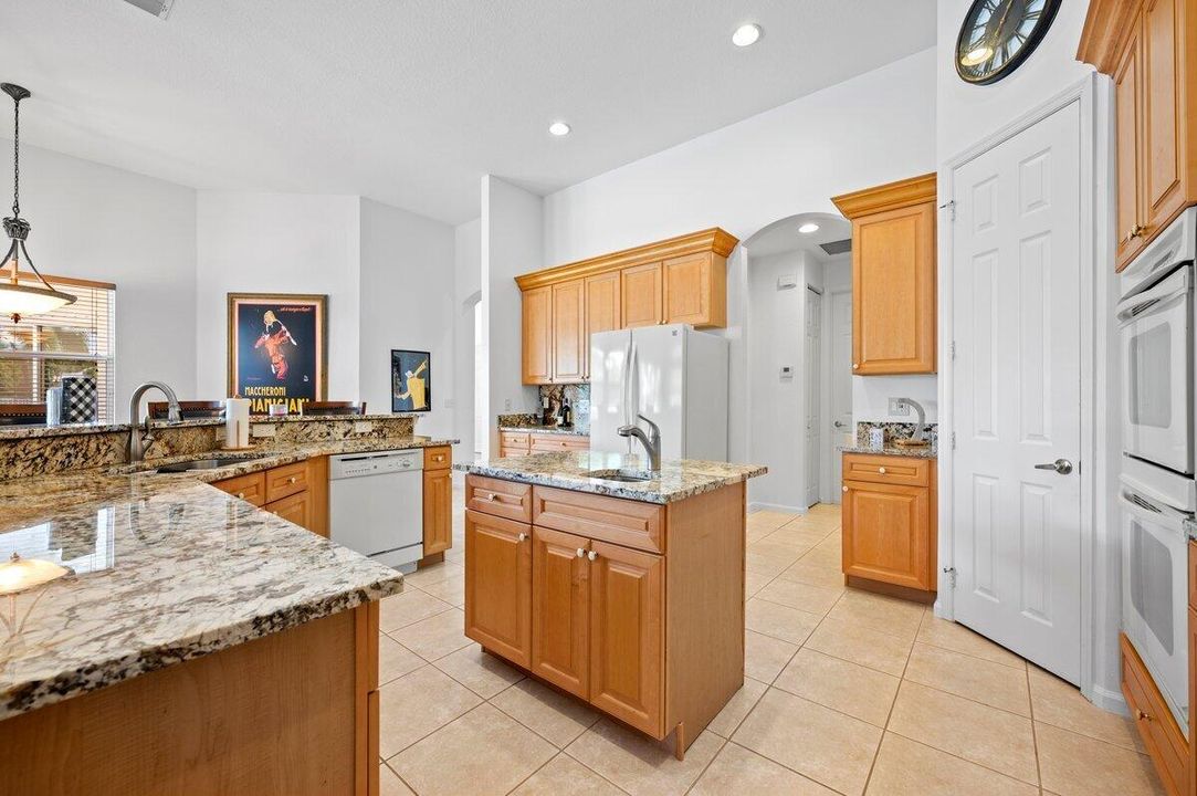 Activo con contrato: $10,000 (4 camas, 3 baños, 3117 Pies cuadrados)